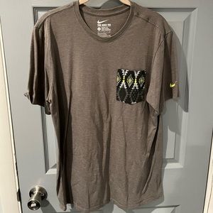 Men’s Nike Aztec Pocket Grey LG T-Shirt
